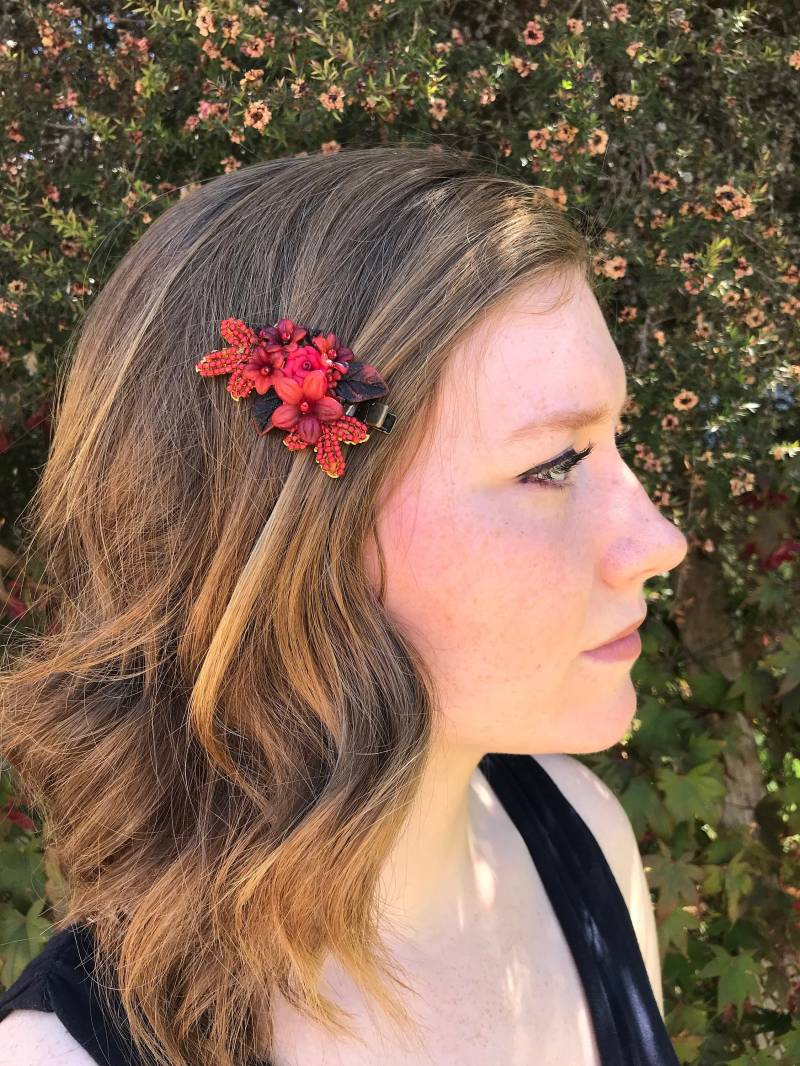 Ruby Rote Blume Clip Von Vintage Schmuck Designerin Colleen Toland von ColleenToland