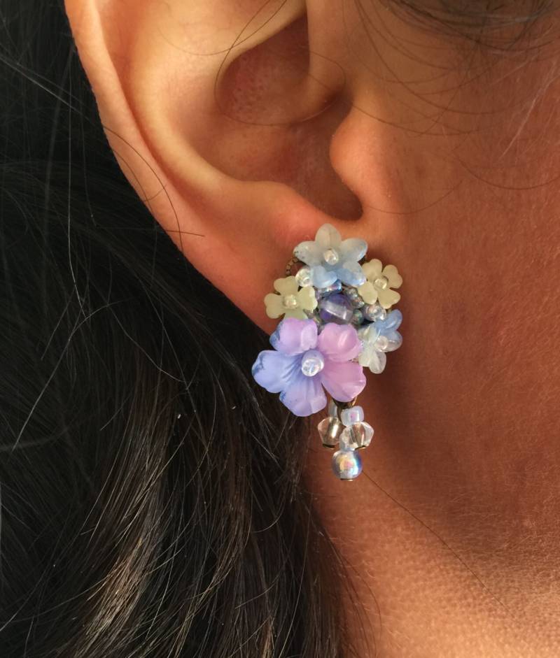 Sweet Posey Ohrringe in Blue Jasmine, Hand Perlen Blumen Mit Tropfen von ColleenToland