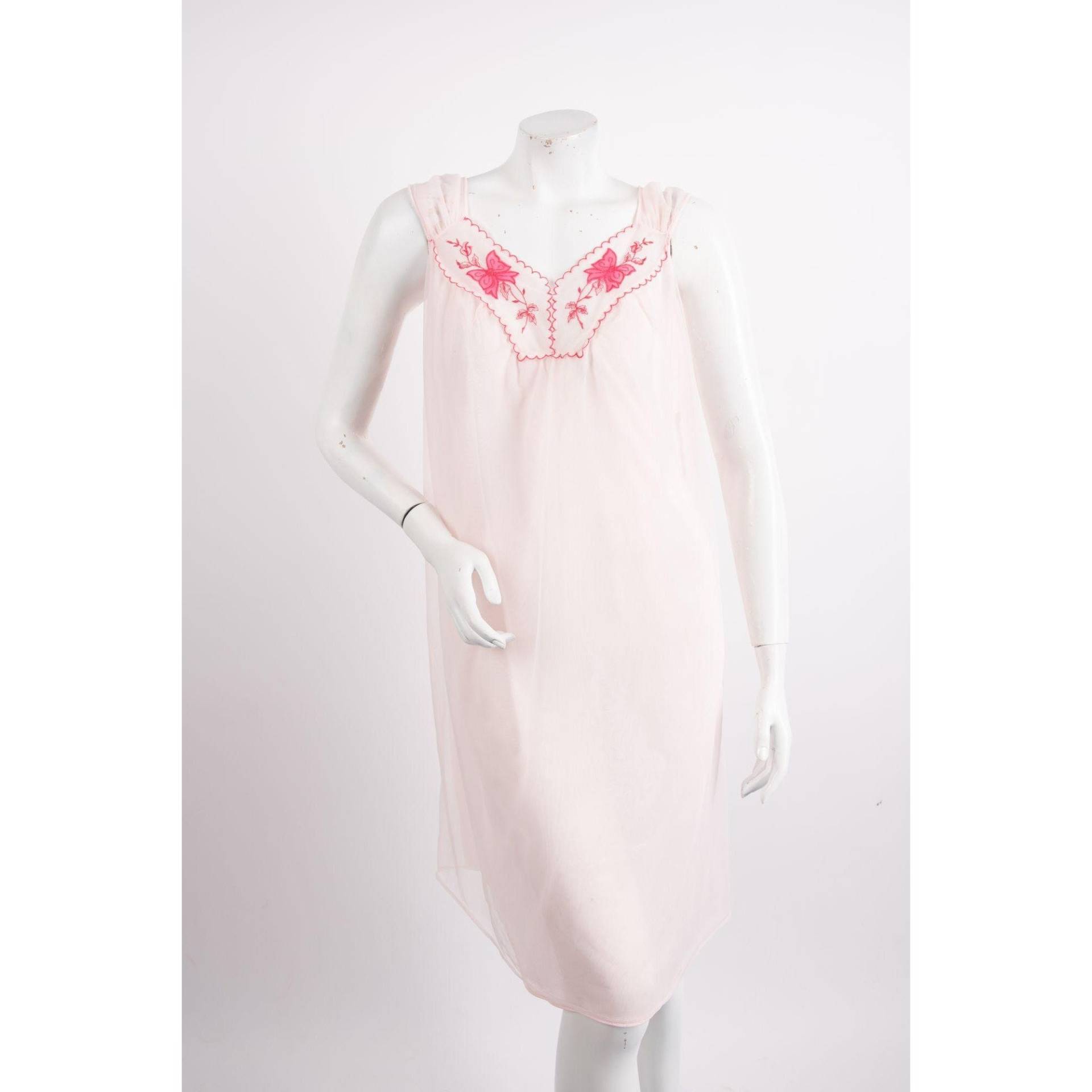 1970Er Jahre Aristocraft Nachtkleid Bestickt Babydoll Große Peignoir Schlafbekleidung von ColleensCloseouts