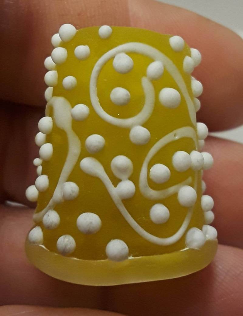 Handgefertigter Lampwork Glas Fingerhut -Frosted Gelb Filigree - Sra S105 von ColleensCreations