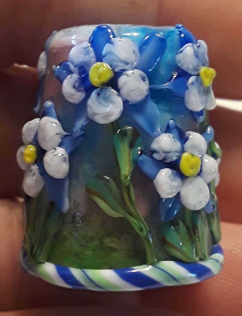 Handgefertigter Lampwork Glas Fingerhut -Blaue Akelei - Sra S105 von ColleensCreations
