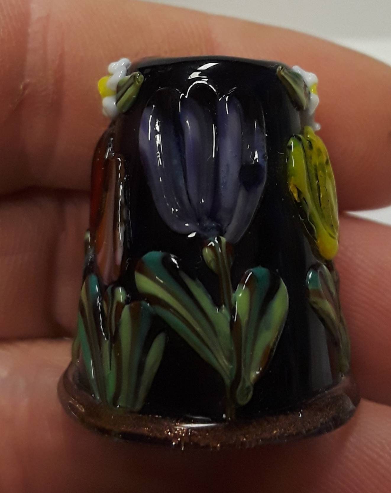 Handgefertigter Lampwork Glas Fingerhut - Gemischte Tulpen Auf Schwarz- Sra S105 von ColleensCreations