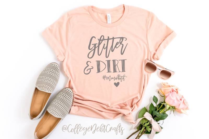 Glitzer Und Schmutz, Mutter Von Beidem | Mama T-Shirt Geschenk Für Frau Niedliches Zum Muttertag Lustiges Shirt Trendig Glitzer Und Schmutz, Mutter Von Beidem | Mama T-Shirt Geschenk Für Frau Niedliches Zum Muttertag Lustiges Shirt Trendig von CollegeDebtCrafts