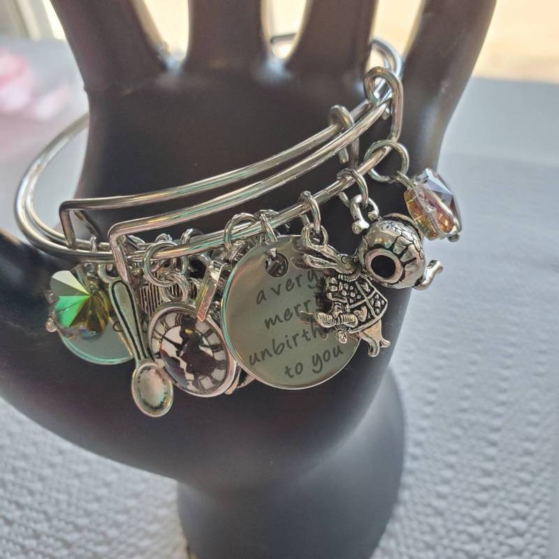 Alice Im Wunderland Charm Armreif Armband Set Ungeburtstagsgeschenk Alice Im Wunderland Charm Armreif Armband Set Ungeburtstagsgeschenk von CollegeDreaminKid