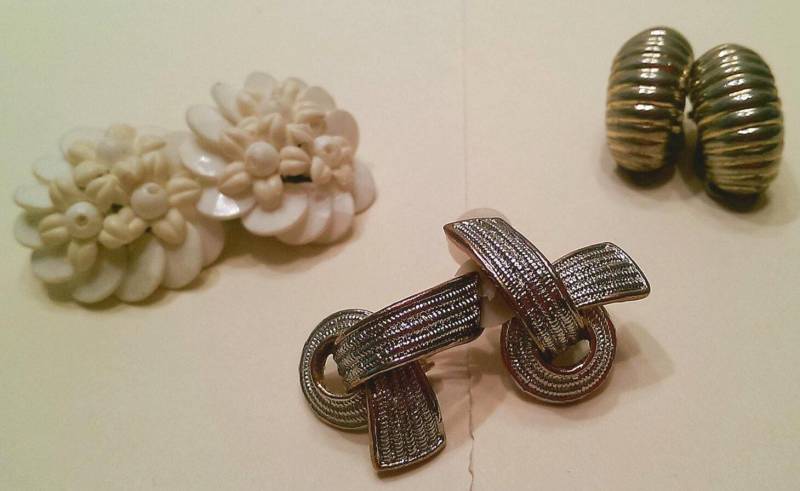 Drei Paar Hochwertige Ohrclips Kostüm Klassik Vintage Drei Paar Hochwertige Ohrclips Kostüm Klassik Vintage von CollegeFundEmporium