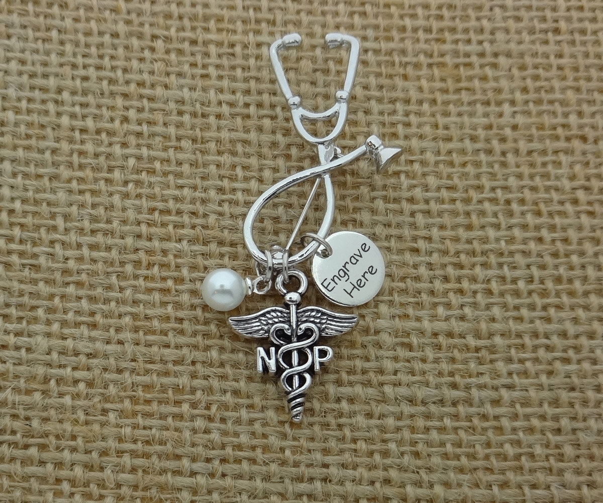 Niedliche Krankenschwester Anstecknadel, Pinning Zeremonie, Personalisierte Abschlussgeschenke von CollegeThings