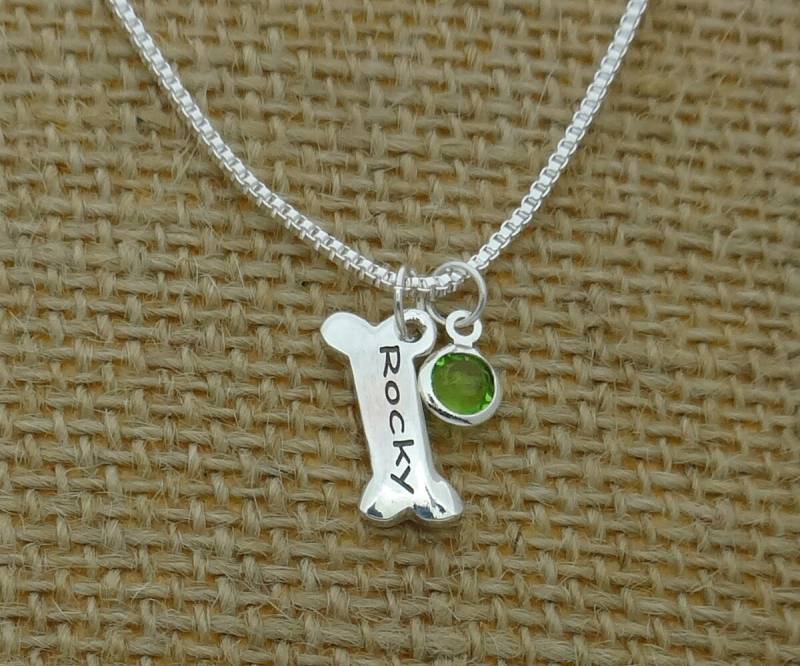 Personalisierte Hunde Knochen Halskette Mit Edelstein, Haustier Schmuck, Hund Charn Halskette, Hundeliebhaber Anhänger von CollegeThings