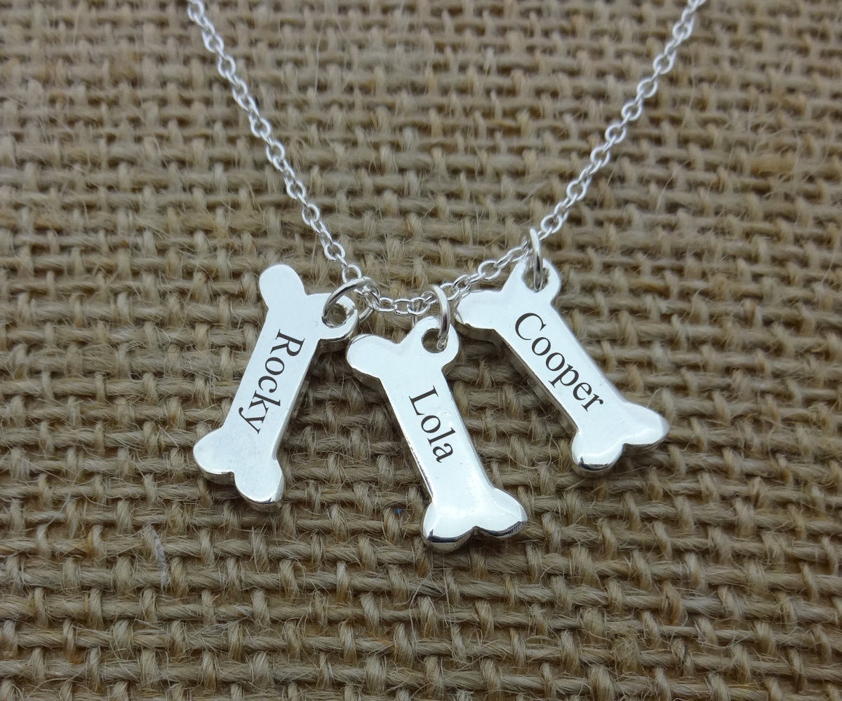 Personalisierte Hundeknochen Halskette, Hundekette, Hundeschmuck, Charm Hundeliebhaber Geschenk, Haustier Erinnerung von CollegeThings