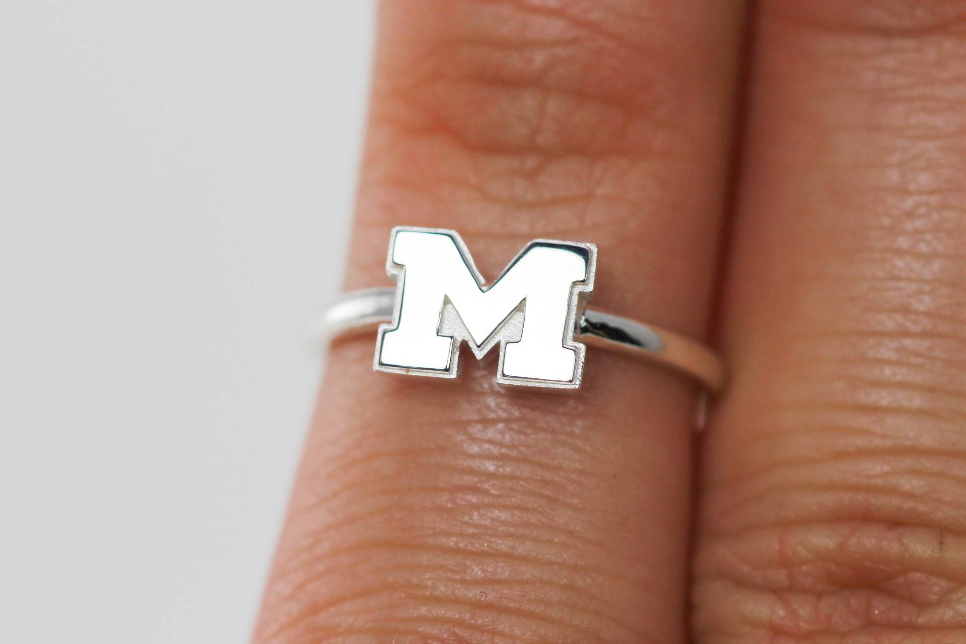 Michigan M Inspiriert Zierlichen Ring Go Blau Michigan M Inspiriert Zierlichen Ring Go Blau von CollegiateCoutureCo