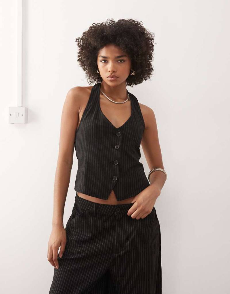 COLLUSION - 90er-Weste mit Nadelstreifen-Schwarz von Collusion