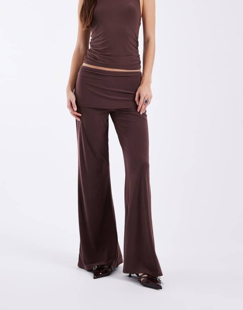 COLLUSION - Anschmiegsame Hose in tiefem Schokobraun mit Rockdetail, Kombiteil-Brown von Collusion