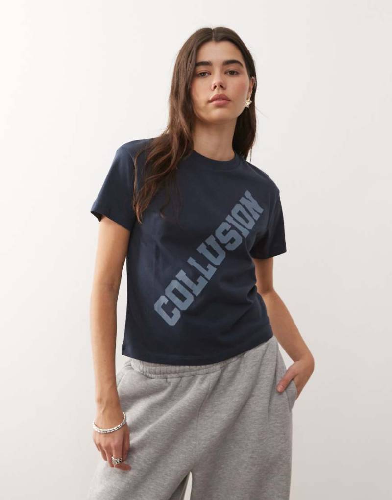 COLLUSION - Anti-Fit-T-Shirt in Marineblau mit Logo von Collusion