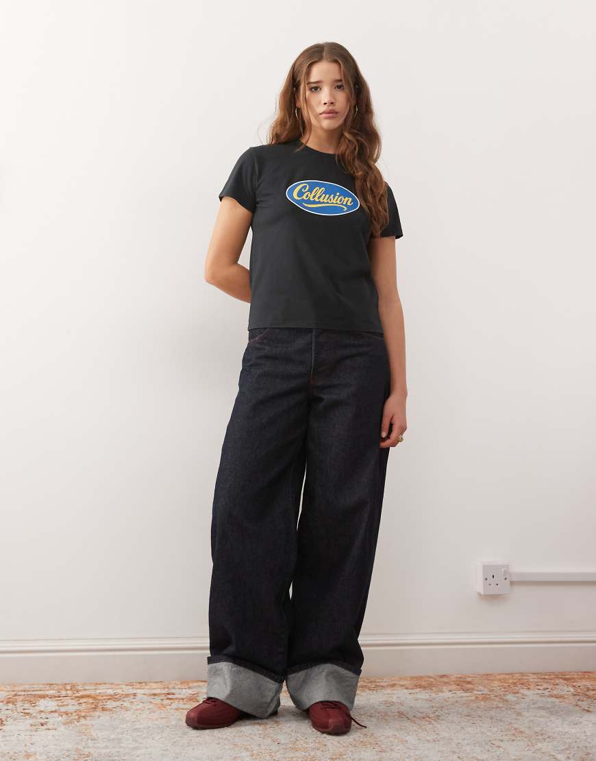 COLLUSION - Anti-Fit-T-Shirt mit Ringer-Design und blauem Logoprint-Schwarz von Collusion