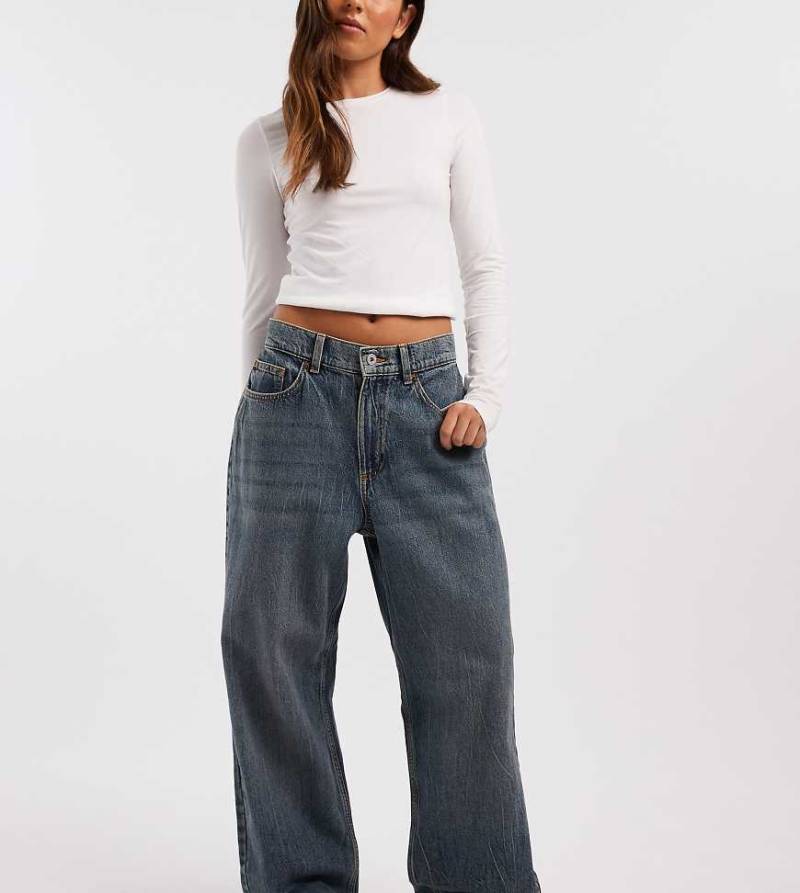 COLLUSION - X001 - Antifit-Jeans in mittlerem Marmorblau mit mittelhohem Bund COLLUSION - X001 - Antifit-Jeans in mittlerem Marmorblau mit mittelhohem Bund von Collusion