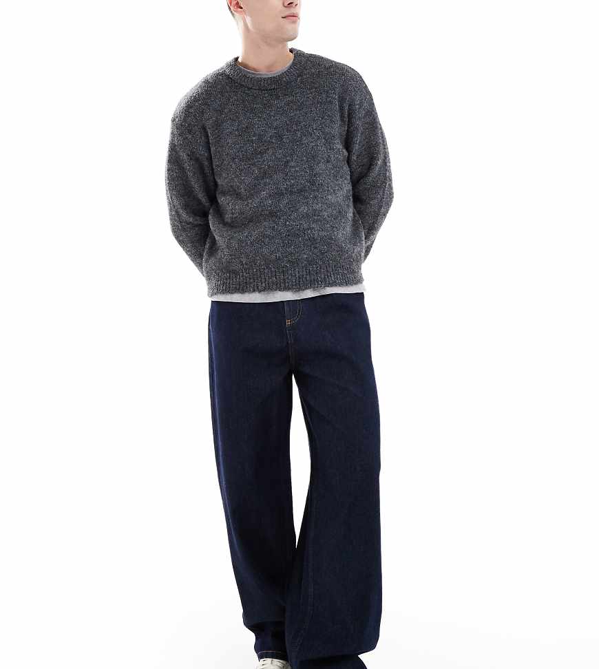 COLLUSION - X001 - Antifit-Jeans in Mittelblau mit Rinse-Waschung-Marineblau von Collusion