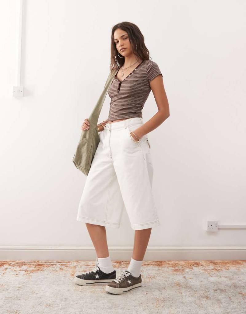 COLLUSION - Baggy-Jorts in Ecru mit niedrigem Bund-Neutral von Collusion