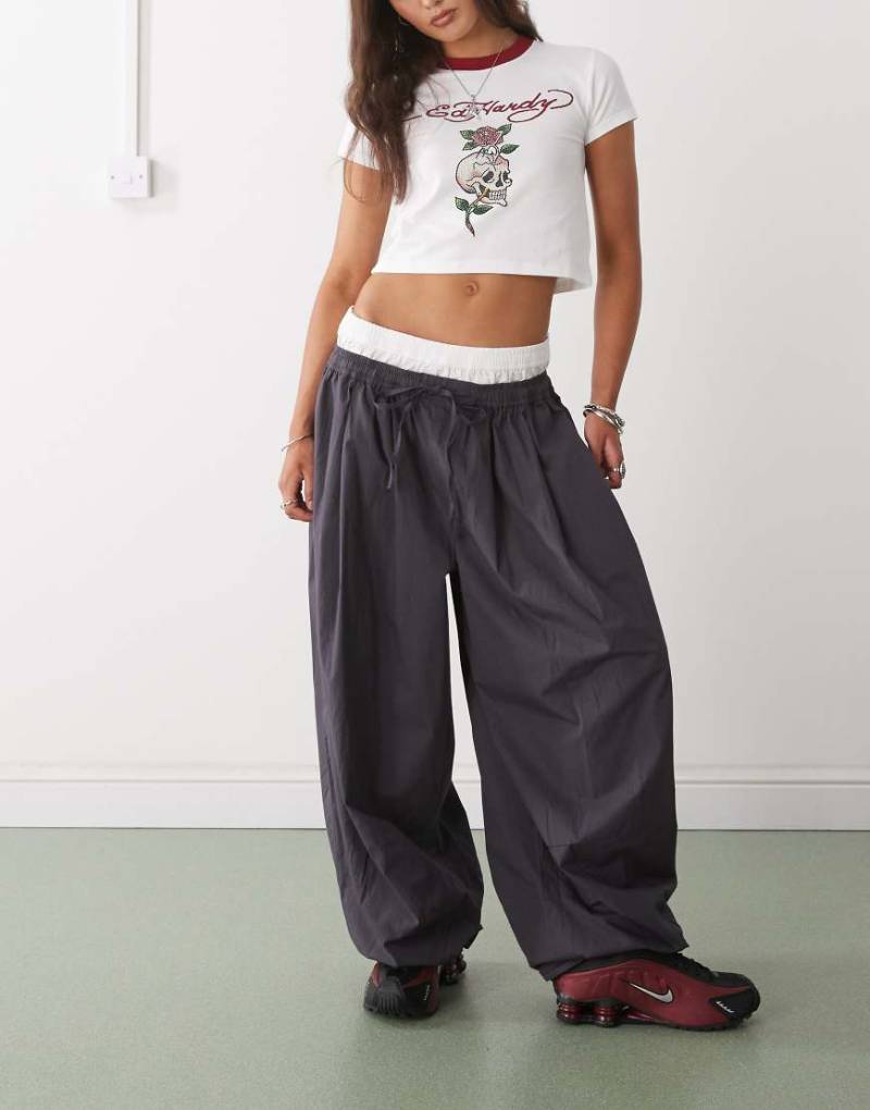 COLLUSION - Ballonhose in Marineblau mit Boxershorts-Detail von Collusion