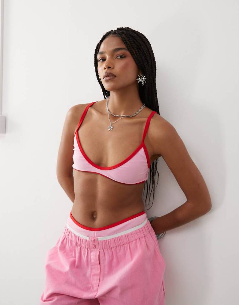 COLLUSION - Bikinioberteil aus Frottee in Rosa mit U-Ausschnitt von Collusion