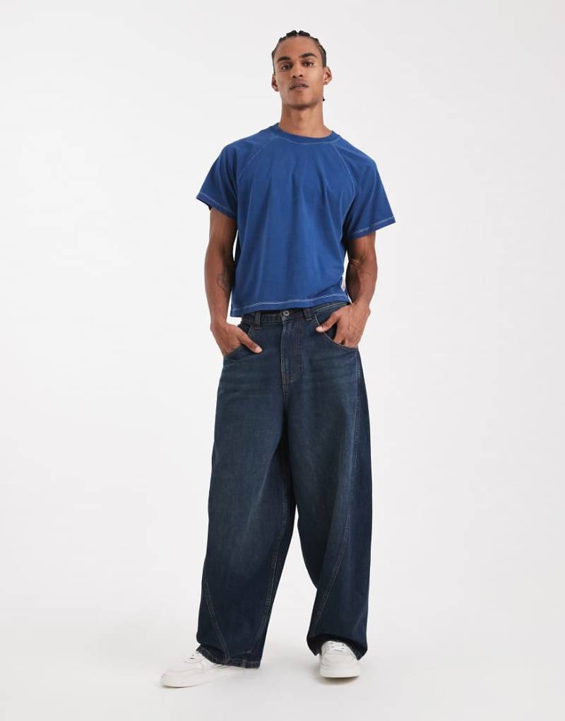 COLLUSION - Circular Design Collection - Jeans in Rinse-Waschung mit XL-Ballonschnitt-Marineblau von Collusion