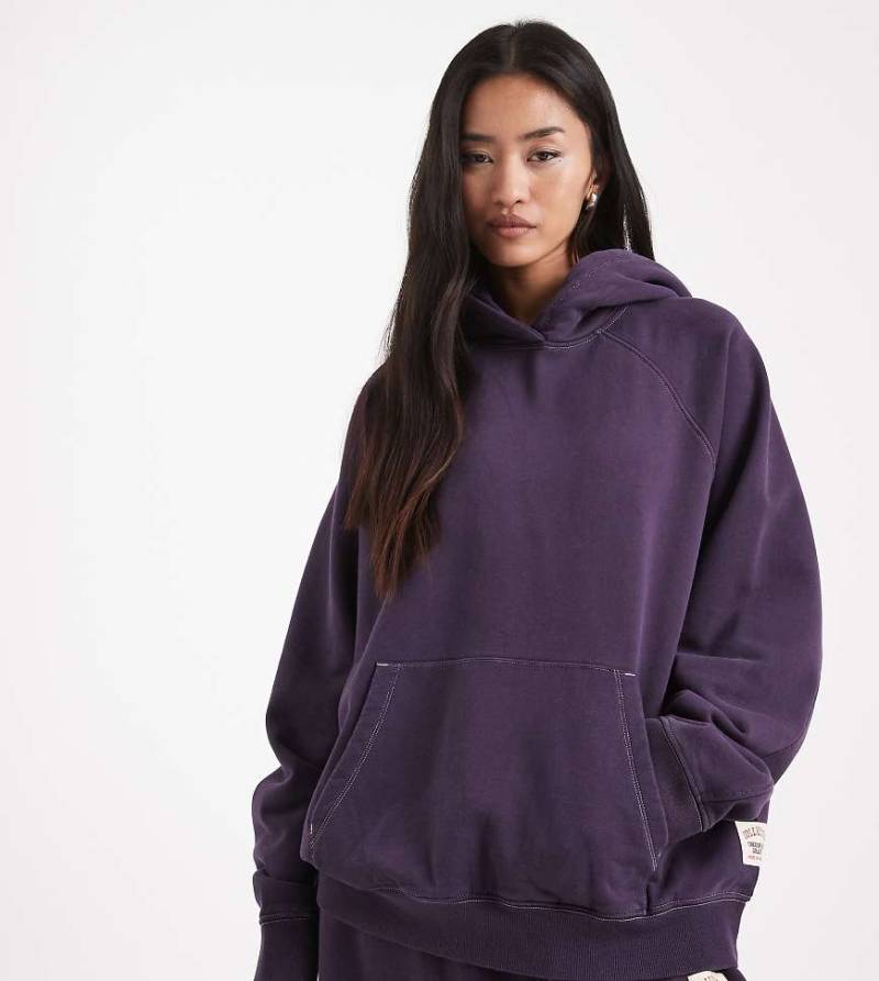 COLLUSION - Circular Design Collection - Schwerer, kastiger Kapuzenpullover in verwaschenem Aubergine-Marineblau von Collusion