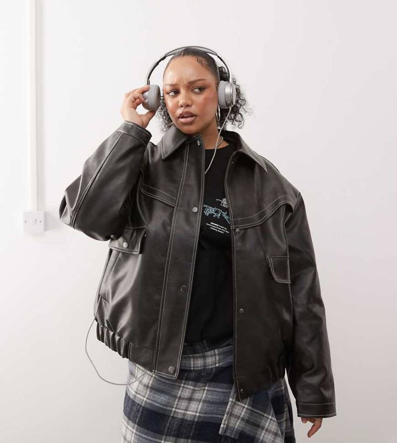 COLLUSION Curve - Unisex-Bomberjacke in Lederoptik in Braun von Collusion