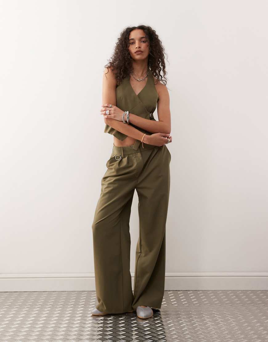 COLLUSION - Elegante Hose in Khaki mit weitem Schnitt, Kombiteil-Grün COLLUSION - Elegante Hose in Khaki mit weitem Schnitt, Kombiteil-Grün von Collusion