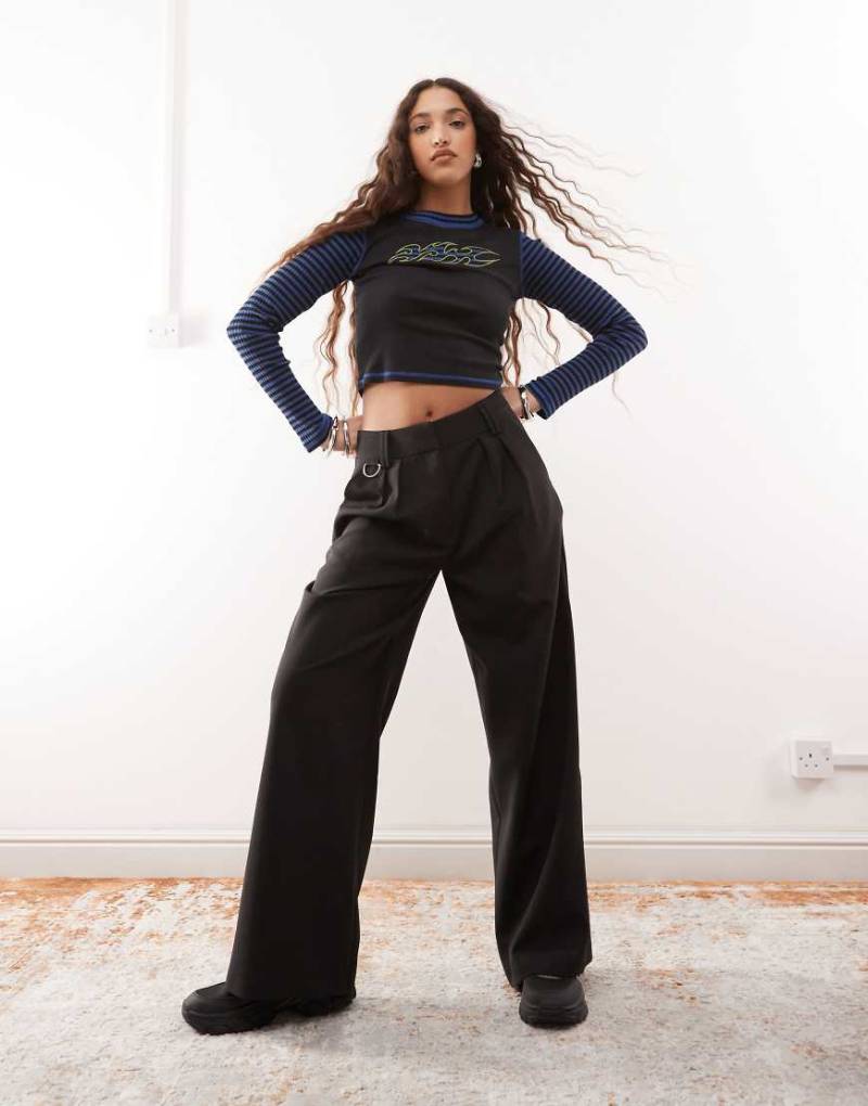 COLLUSION - Elegante Hose in Schwarz mit weitem Bein COLLUSION - Elegante Hose in Schwarz mit weitem Bein von Collusion