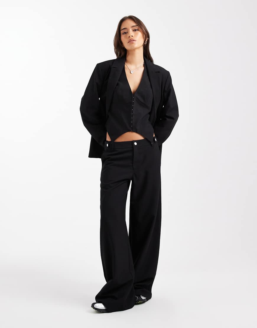 COLLUSION - Elegante Relaxed Fit Hose in Schwarz mit niedrigem Bund von Collusion