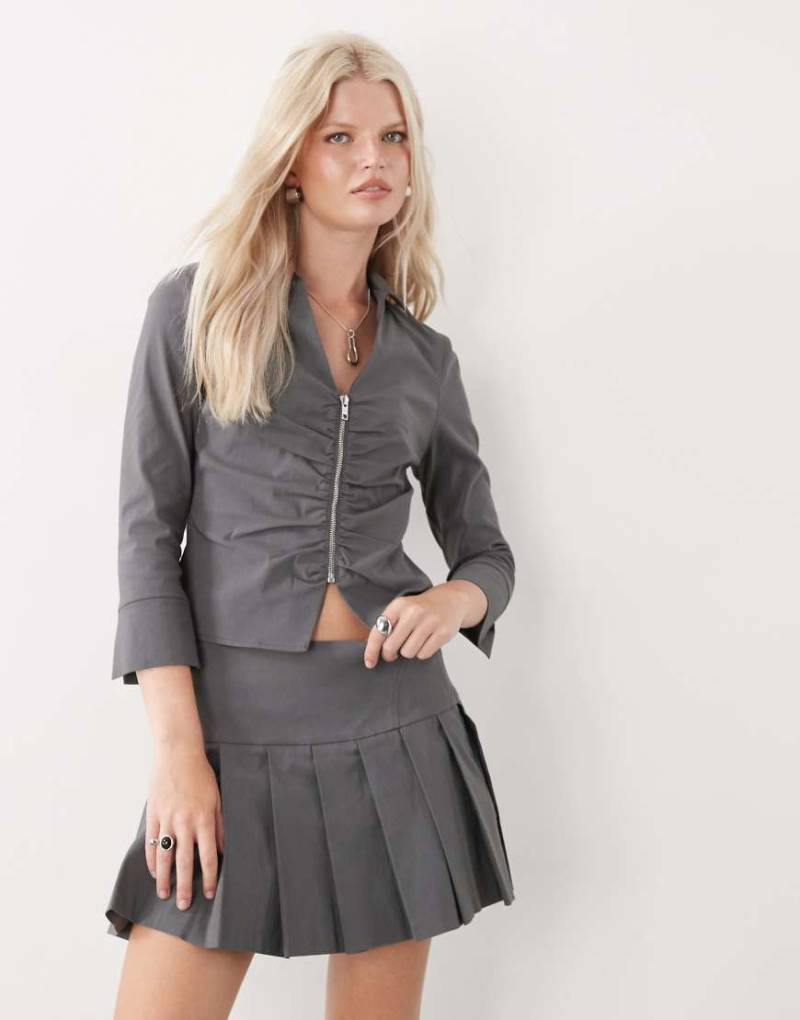 COLLUSION - Eleganter Mini-Kilt aus Bengaline in Grau, Kombiteil von Collusion