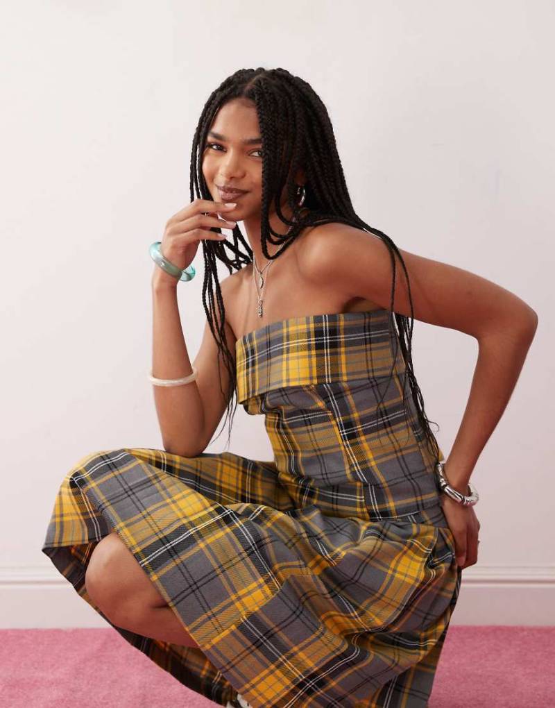 COLLUSION - Trägerloses Longline-Oberteil im 90er-Stil in Gelb kariert, Kombiteil-Grau von Collusion