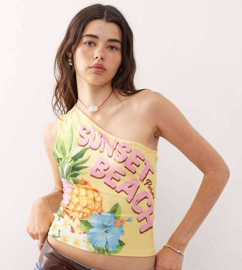 COLLUSION - Eng anliegendes Oberteil in Buttermilchgelb mit One-Shoulder-Träger und „Sunset Beach"-Grafikprint von Collusion