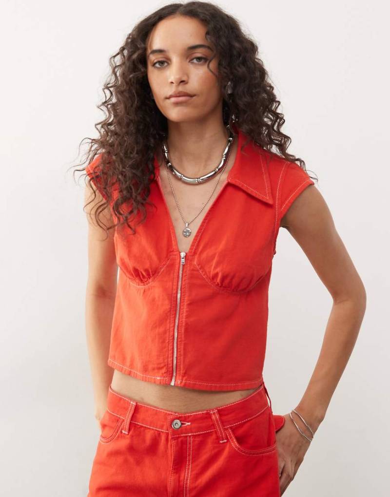 COLLUSION - Figurbetonte Bluse mit Leinenoptik in Rot, Kombiteil von Collusion