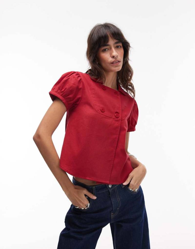 COLLUSION - Figurbetonte Twill-Hemdbluse in Rot mit Kappärmeln von Collusion