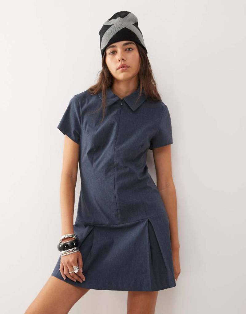 COLLUSION - Figurbetontes, elegantes Kleid aus Bengaline in Marineblau von Collusion