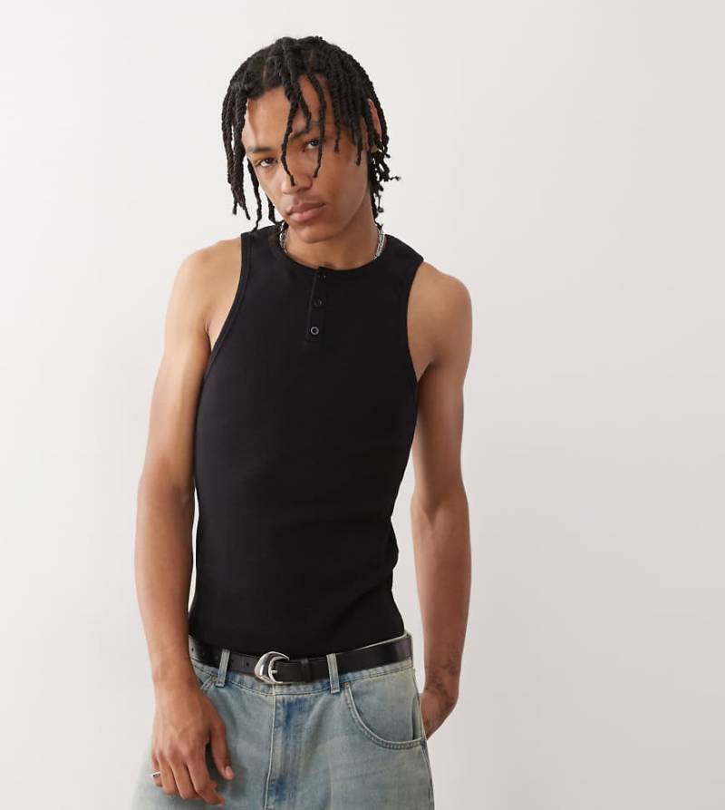 COLLUSION - Figurbetontes Henleyshirt in Schwarz von Collusion