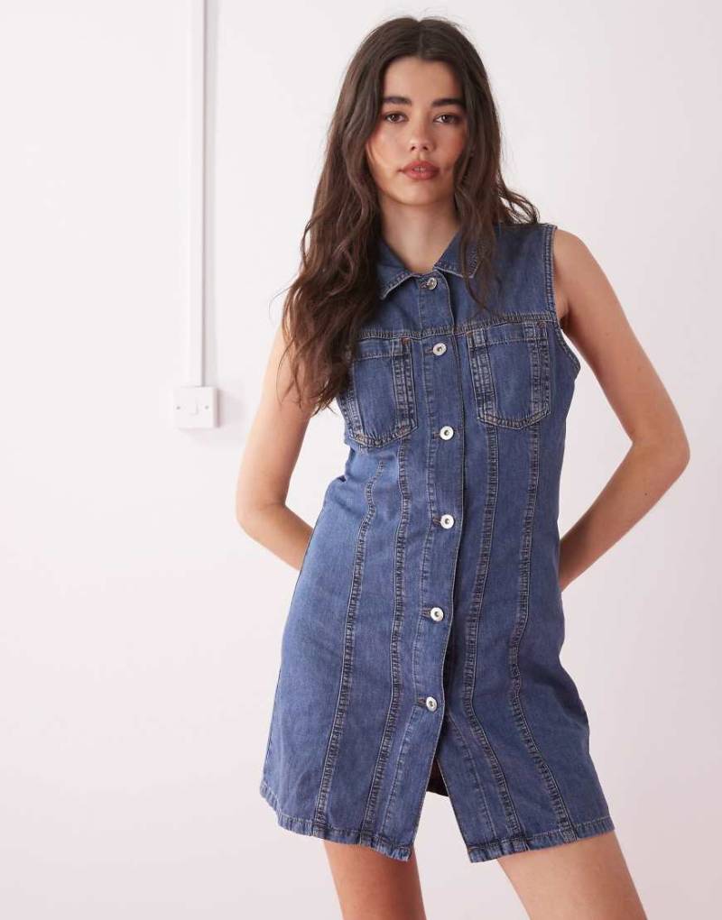 COLLUSION - Ärmelloses Jeans-Hemdkleid im 90er-Stil in mittlerer Waschung-Blau von Collusion