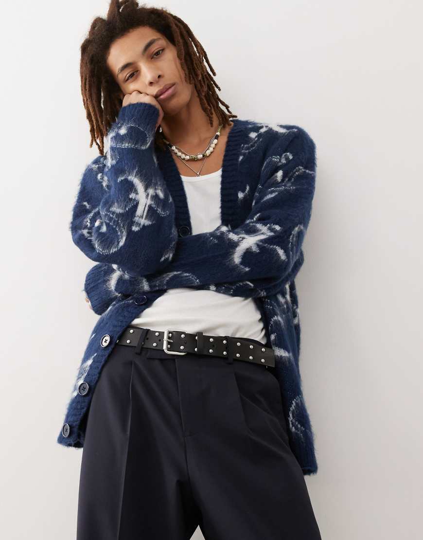 COLLUSION - Flauschige Oversize-Strickjacke in Blau mit Logo COLLUSION - Flauschige Oversize-Strickjacke in Blau mit Logo von Collusion
