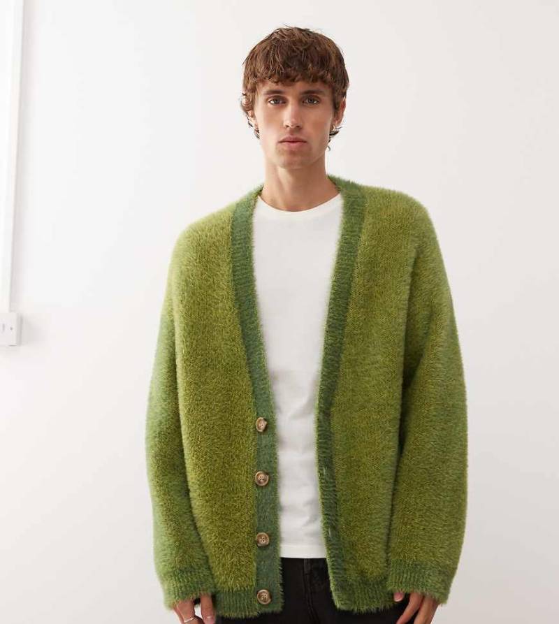 COLLUSION - Flauschige Strickjacke in Grün COLLUSION - Flauschige Strickjacke in Grün von Collusion
