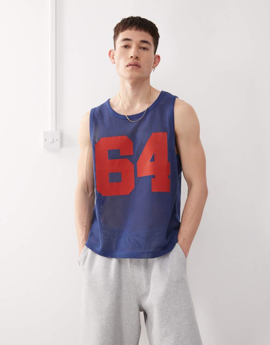 COLLUSION - Gehäkeltes Tanktop in Blau mit College-Nummernprint von Collusion