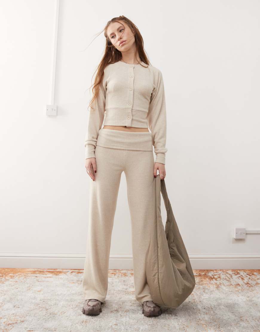 COLLUSION - Gemütliche Leggings in Hellbeige mit umgeschlagenem Bund, Kombiteil-Neutral von Collusion