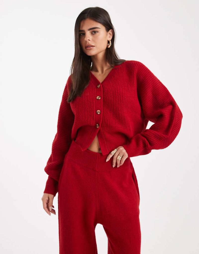 COLLUSION - Gerippte Strickjacke in Rot mit V-Ausschnitt, Kombiteil-Bunt von Collusion
