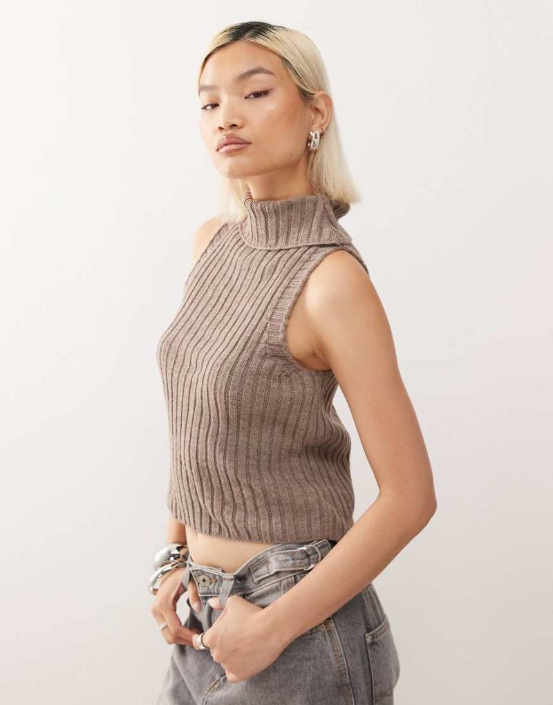 COLLUSION - Gerippter Rollkragenpullover in Schokobraun-Brown von Collusion