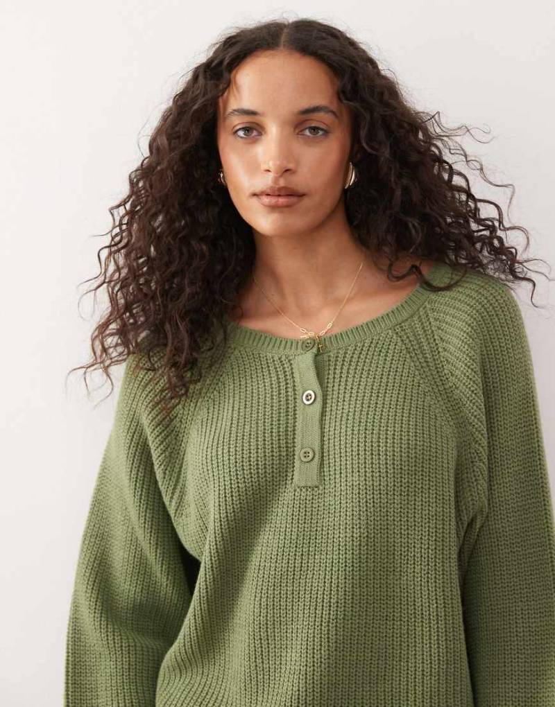 COLLUSION - Gerippter Strickpullover mit Raglanärmeln und Knopfleiste-Grün von Collusion