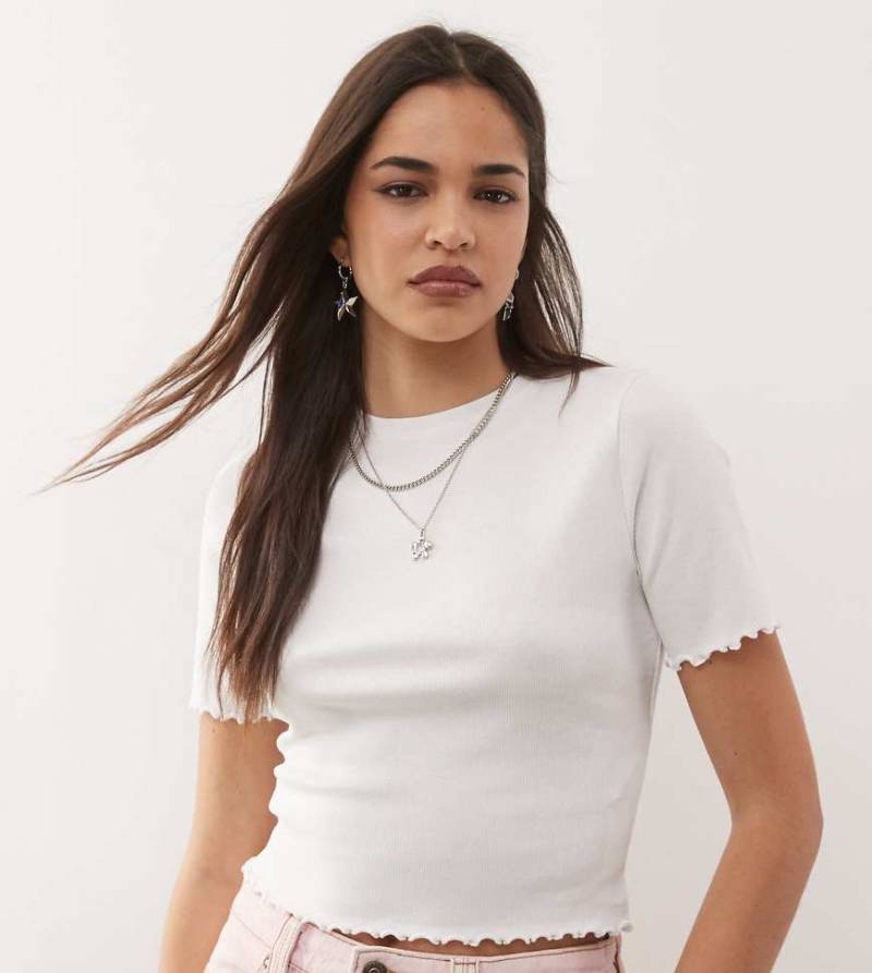 COLLUSION - Geripptes T-Shirt in Weiß mit gekräuseltem Saum von Collusion