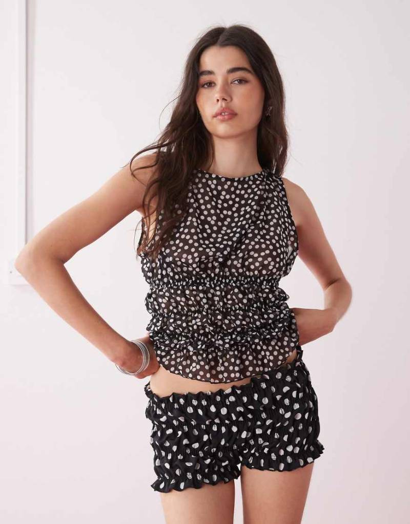 COLLUSION - Gesmokte Hotpants aus Webstoff in Schwarz mit Punkten von Collusion