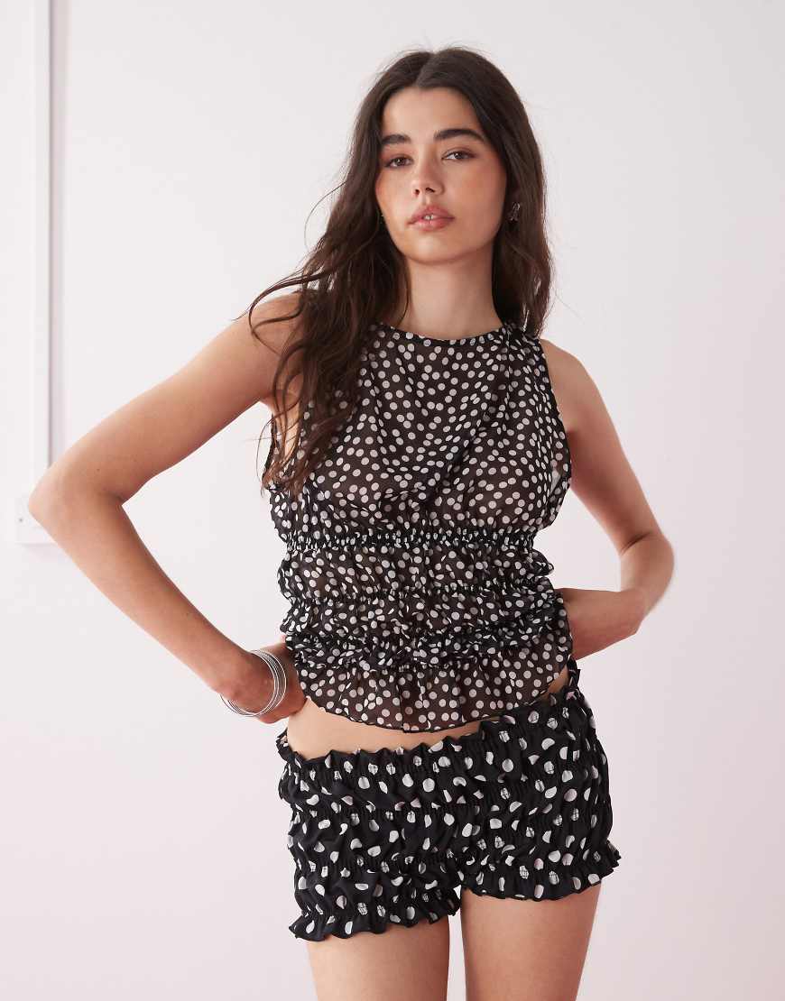 COLLUSION - Gesmokte Hotpants aus Webstoff in Schwarz mit Punkten COLLUSION - Gesmokte Hotpants aus Webstoff in Schwarz mit Punkten von Collusion