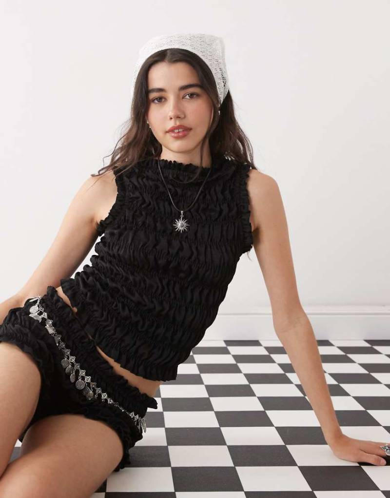 COLLUSION - Gesmoktes Trägertop in schwarzer Satinoptik, Kombiteil von Collusion