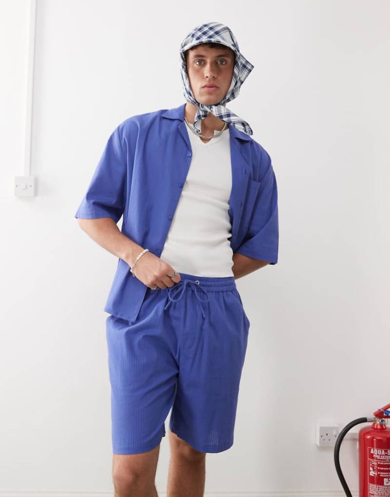 COLLUSION - Strukturierte Shorts aus Webstoff in Blau mit Streifen-Grau von Collusion