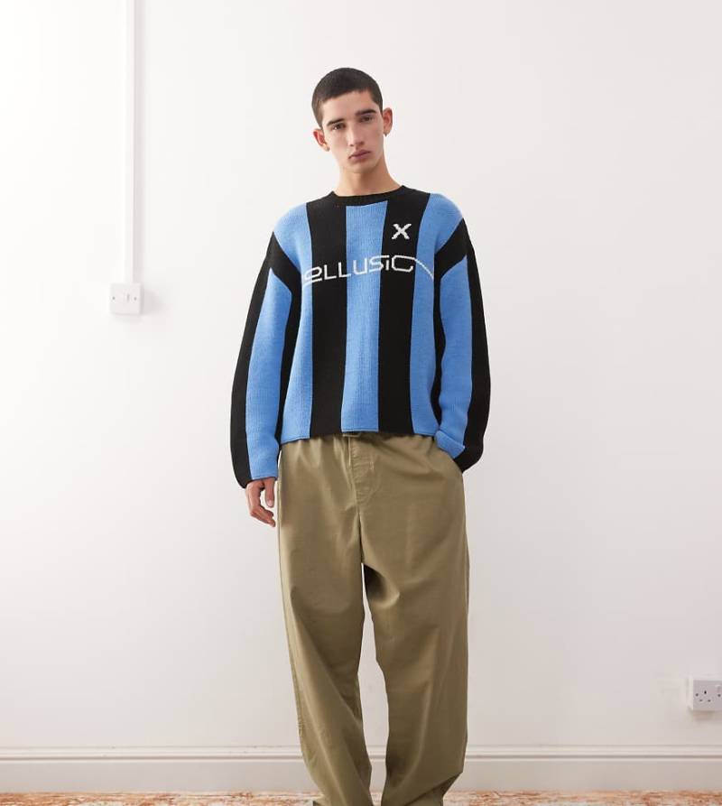 COLLUSION - Gestreifter Fußball-Pullover aus Strick in Blau von Collusion