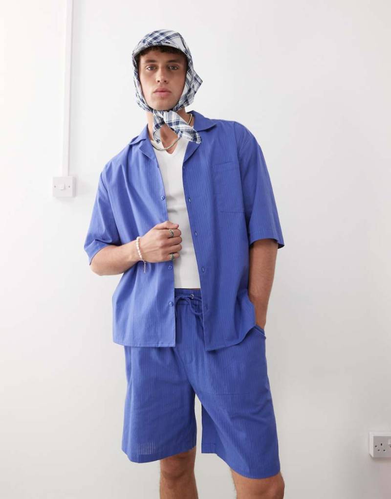 COLLUSION - Gestreiftes Hemd aus Webstoff in Blau mit Strukturmuster-Grau von Collusion